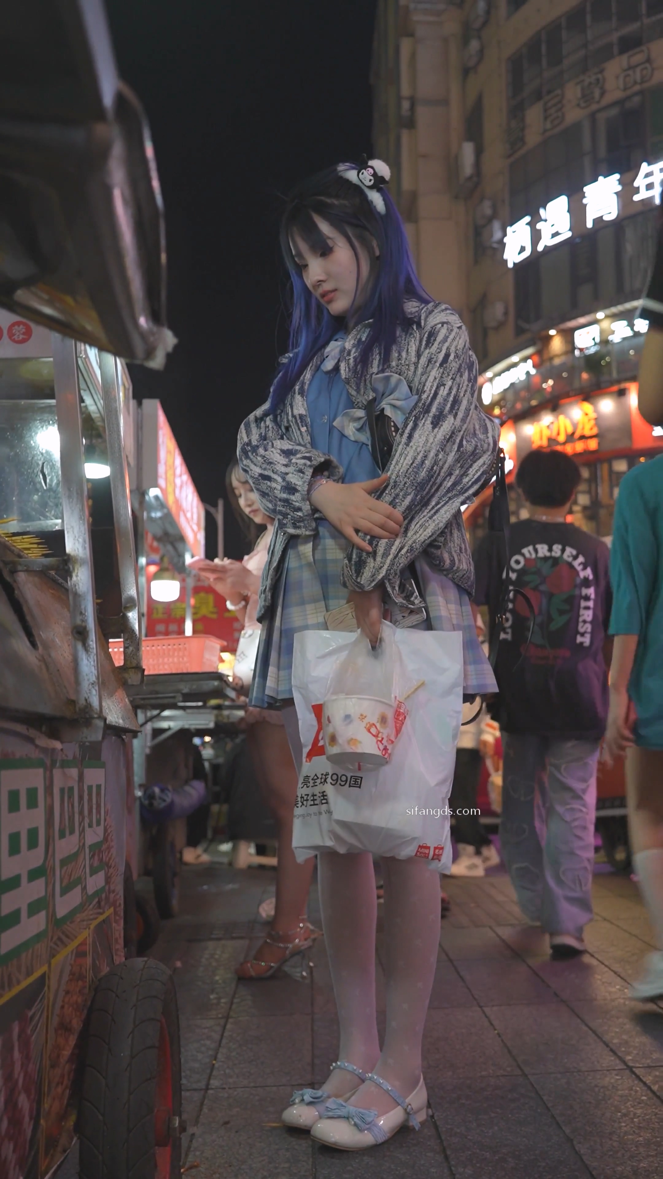 极品175模特级美腿花纹白色丝袜透明内露屁股缝 (4).jpg