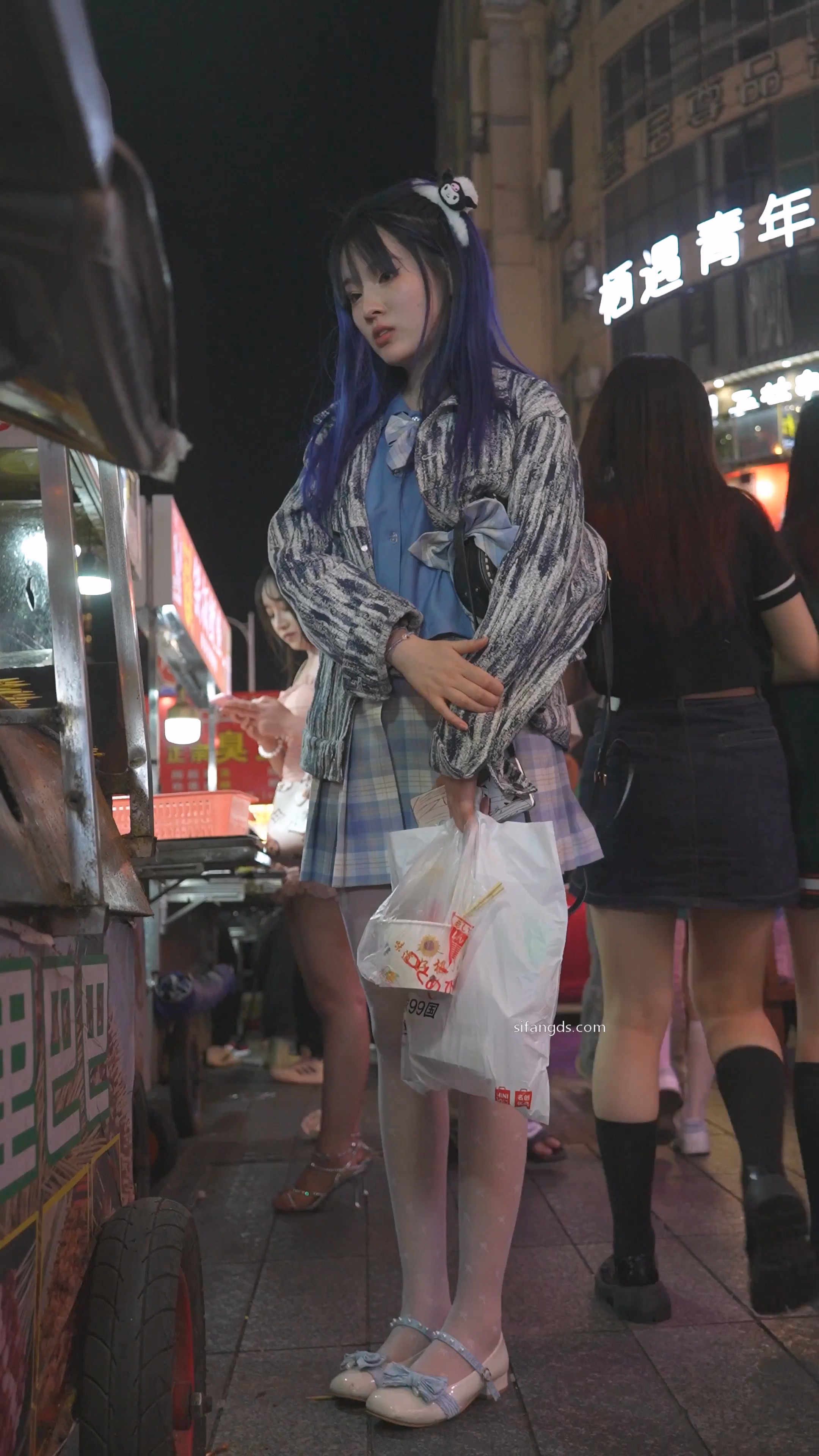极品175模特级美腿花纹白色丝袜透明内露屁股缝 (5).jpg