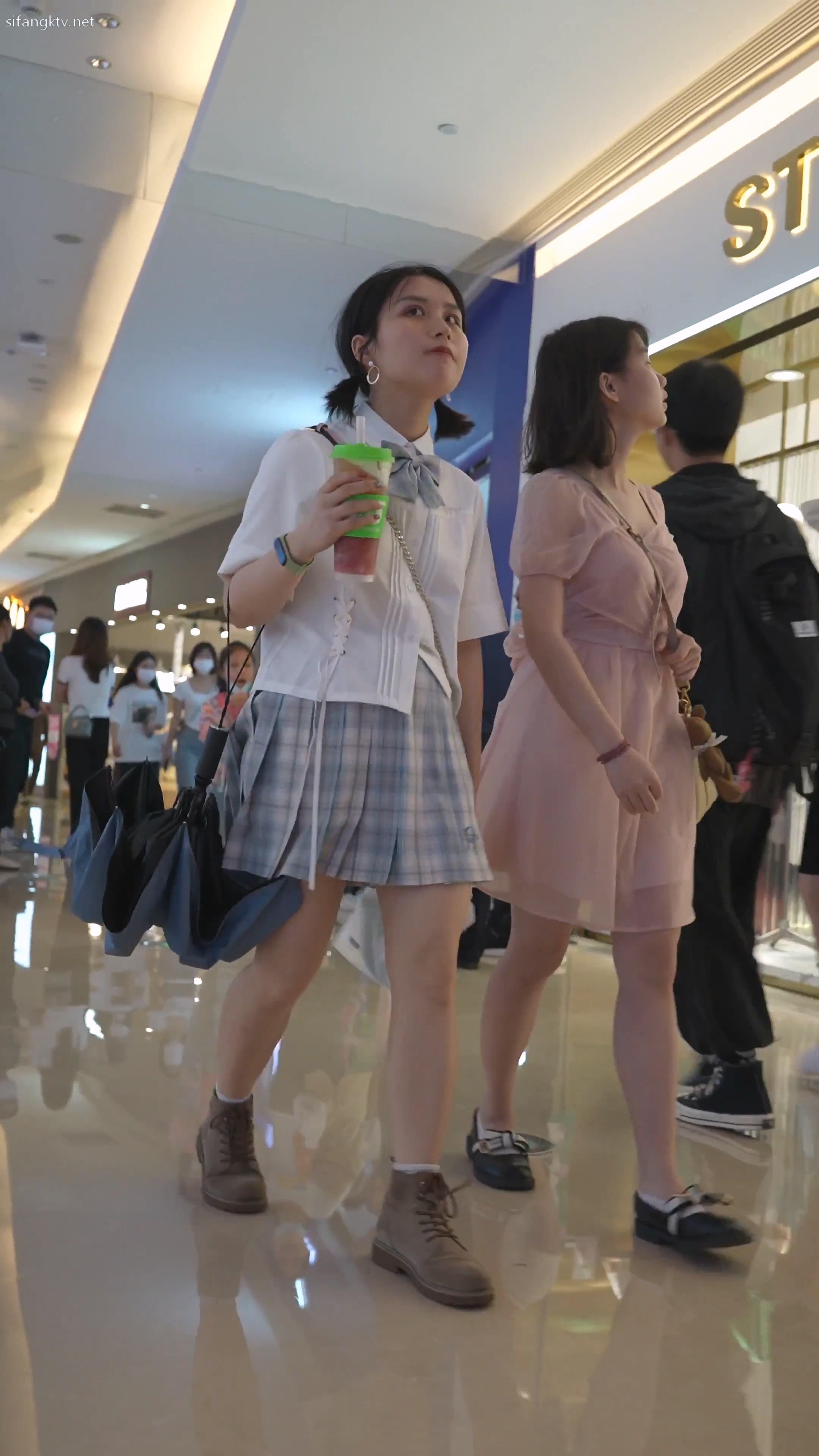 双马尾制服JK小姐姐窄内夹成丁内裤湿了屁股嫩 (1).jpg