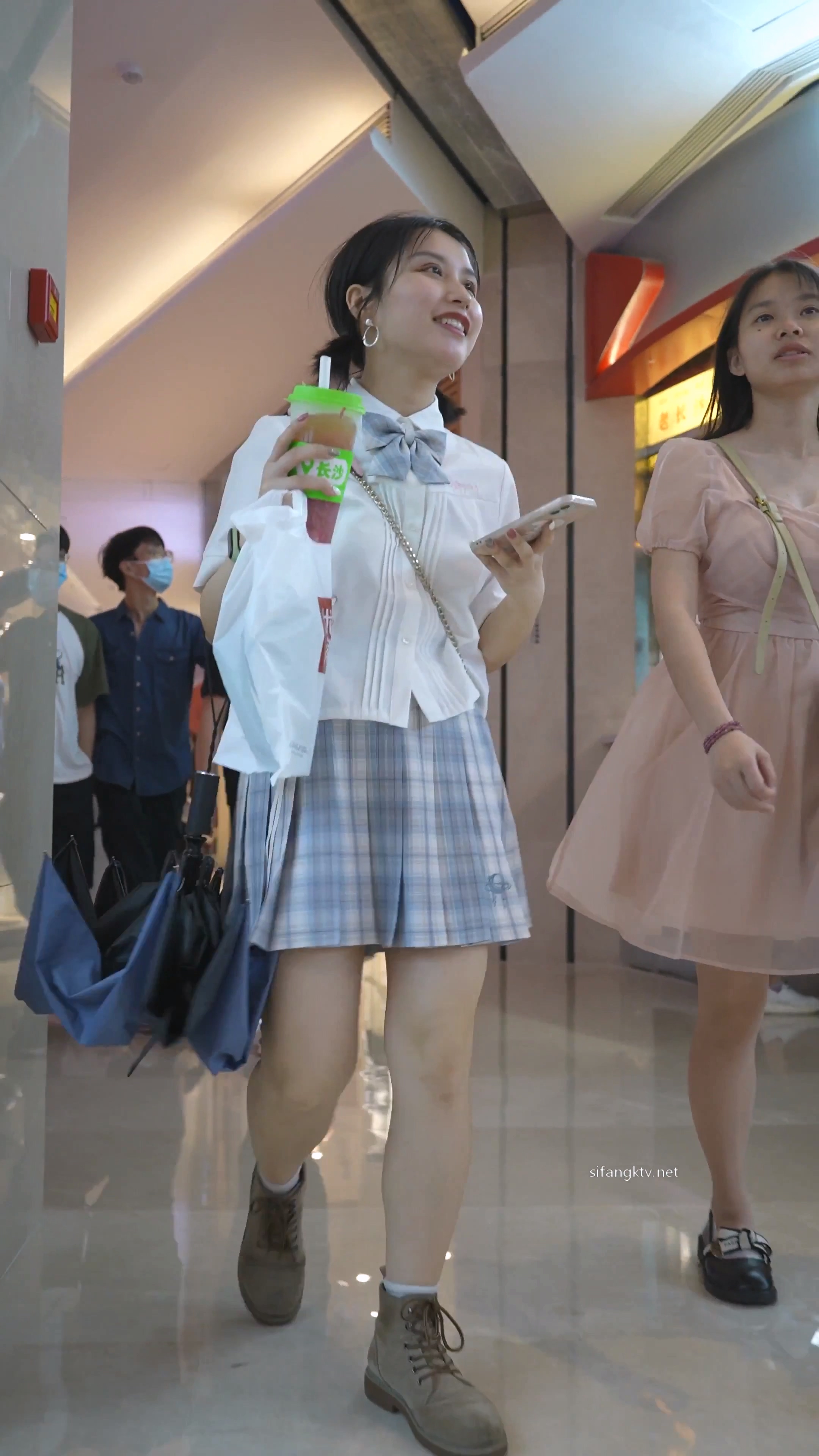 双马尾制服JK小姐姐窄内夹成丁内裤湿了屁股嫩 (6).jpg