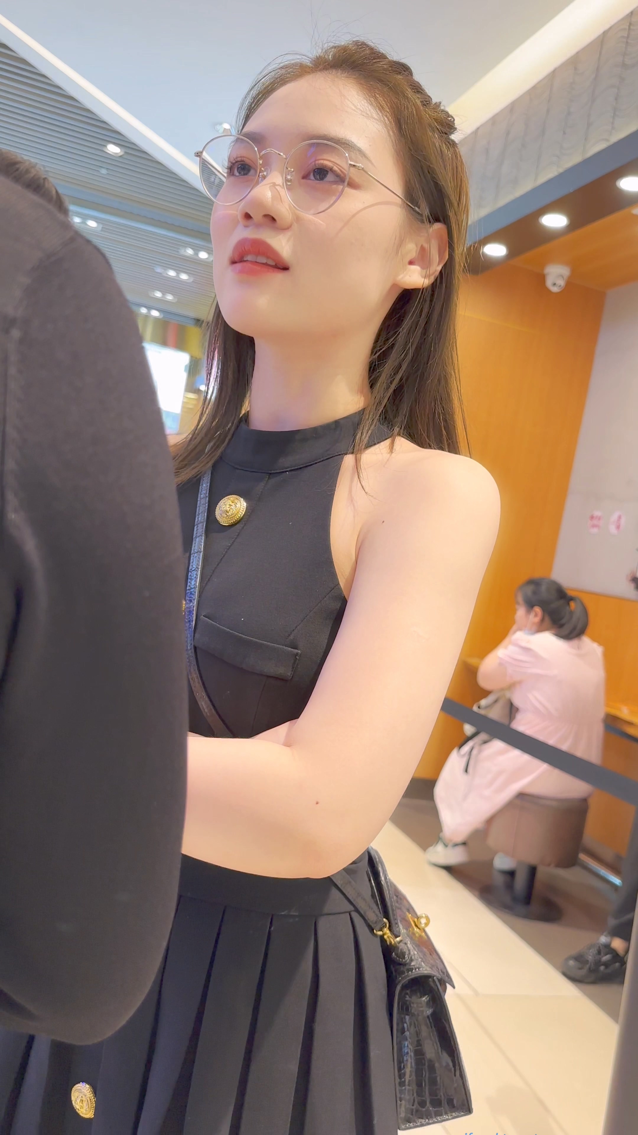 美女形象气质顶级短裙粉色丁字裤 (2).jpg